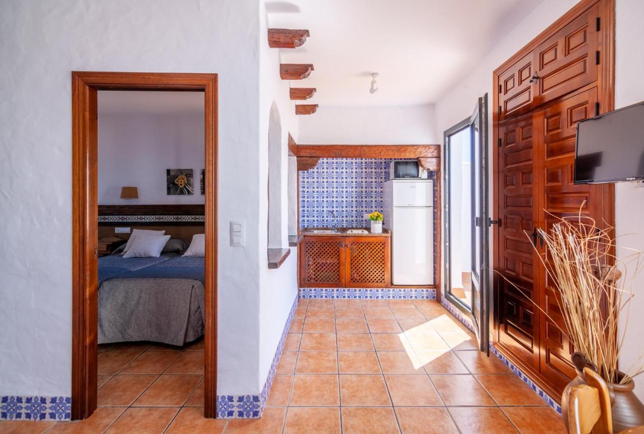 Apartamentos El Roqueo Кониль-де-ла-Фронтера Экстерьер фото